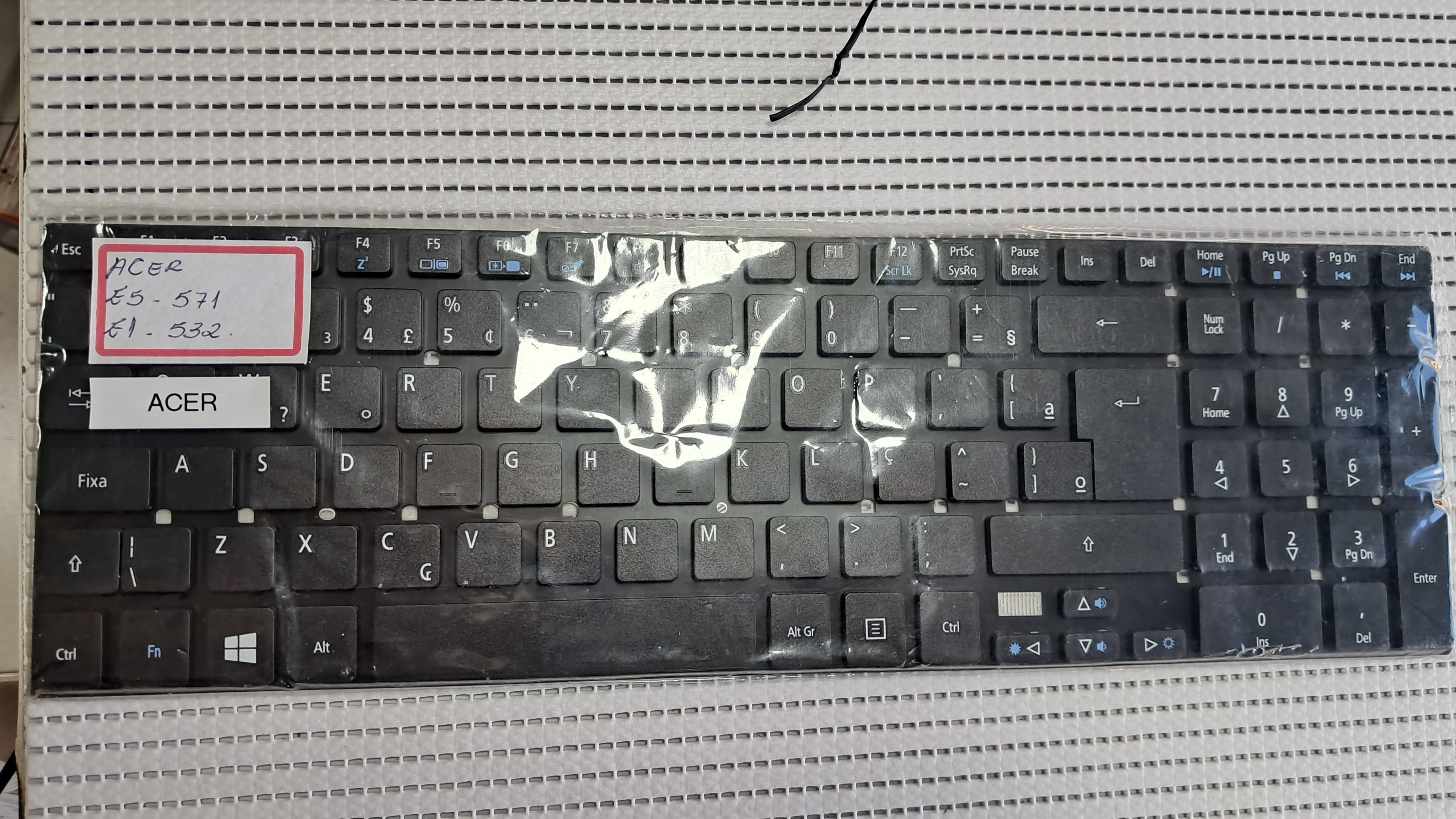 Acer Aspire E1-572 15.6 - foto 1