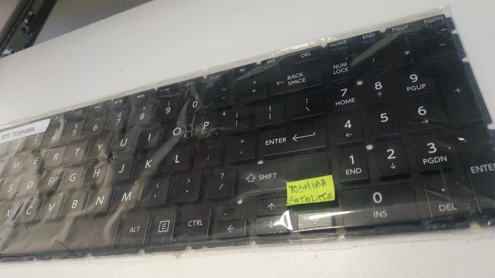TECLADO STI L50D-B - SEMP TOSHIBA L50D-B - foto 1