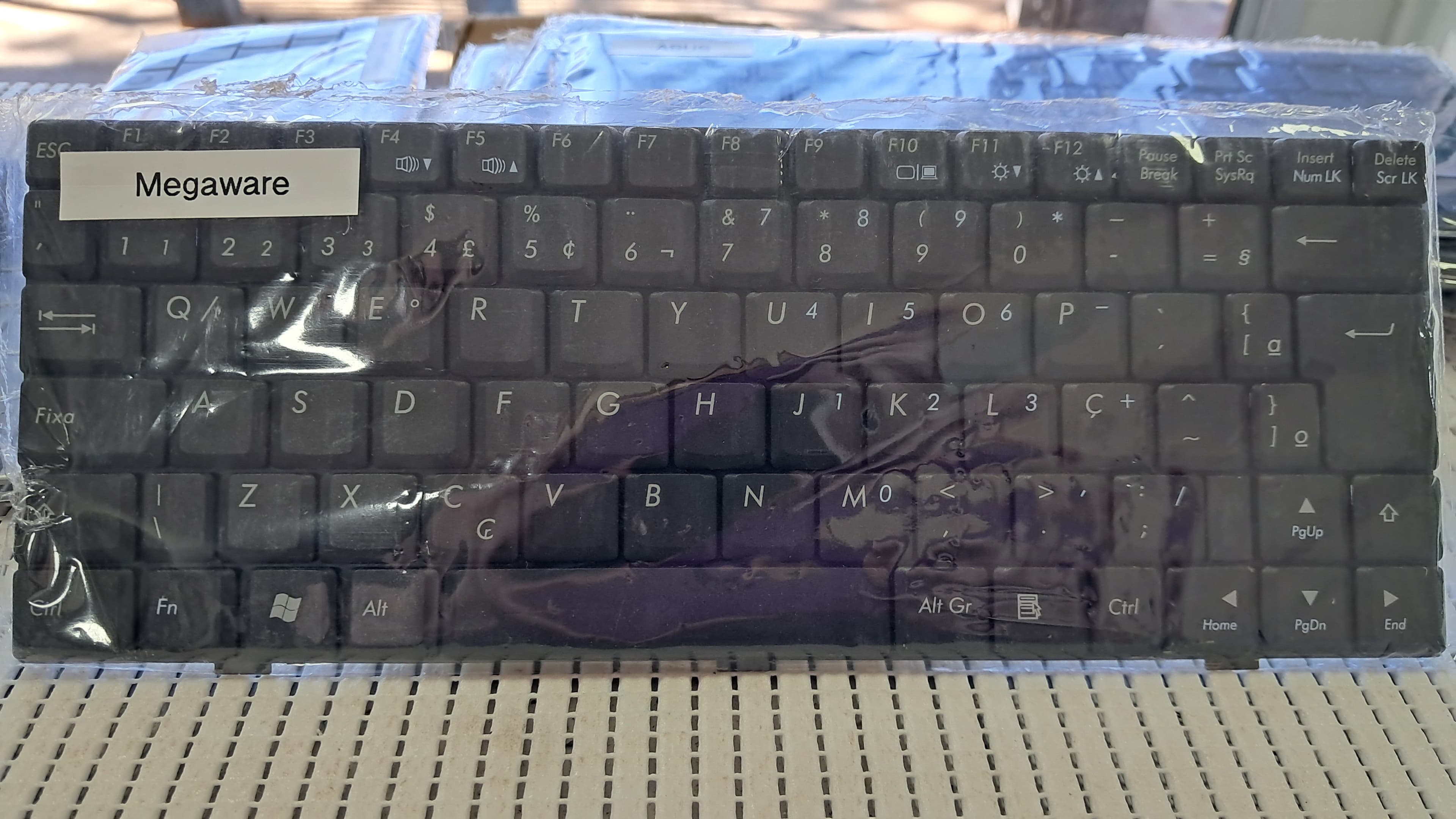 Teclado - TECLADO MEGAWARE 6-80-M1100-332-1 - foto 1